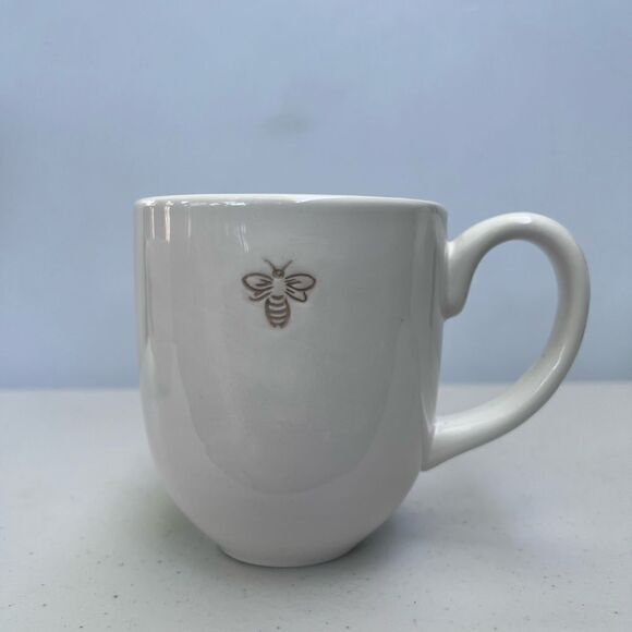 Vintage Pottery Barn BEE White China Tea Pot with mugs 8 oz - Picture 10 of 11